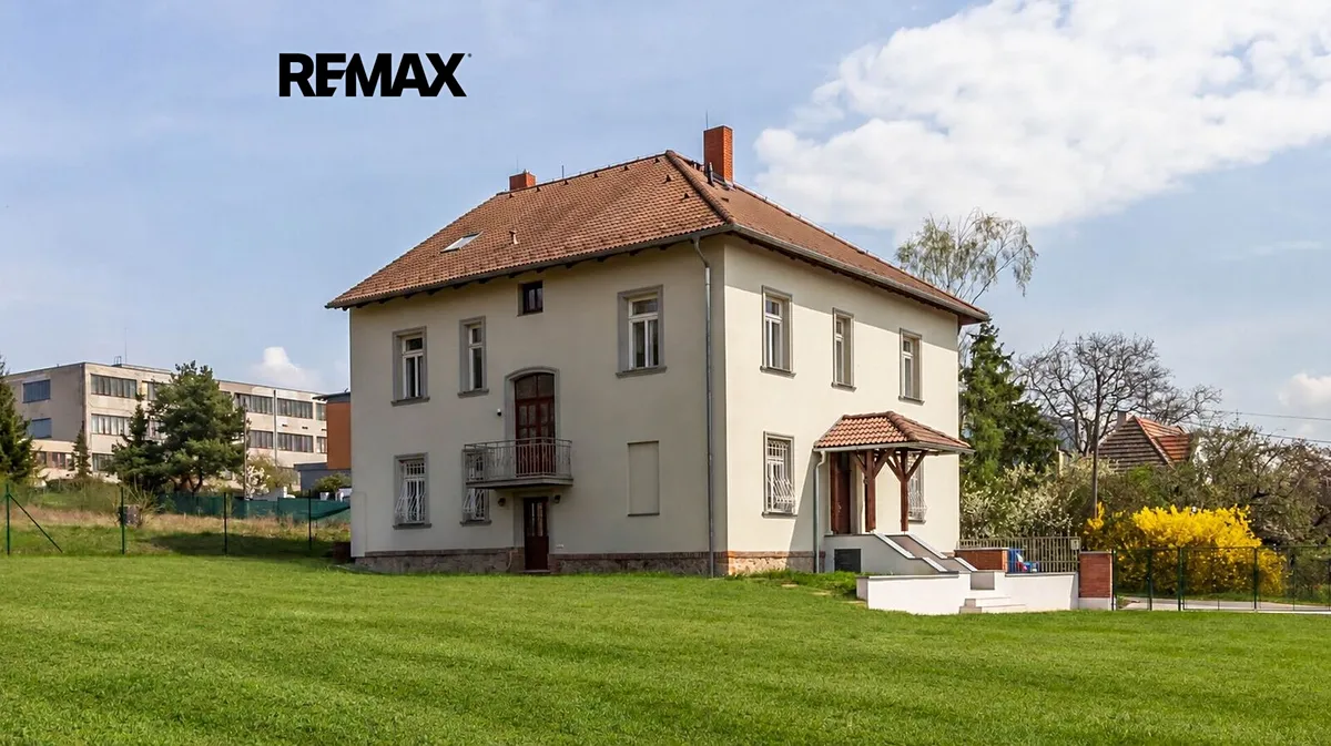 Prodej rodinného domu 403 m², pozemek 1389 m²